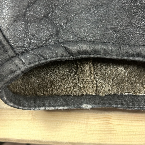 Hide Society genuine sheep skin women’s cropped bomber jacket. Women’s large. - Picture 5 of 8